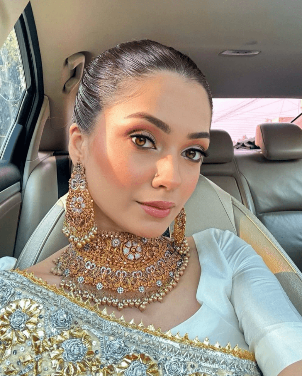 Bridal makeup with heavy gold jewellery — Rabbiz Salon, DHA Lahore